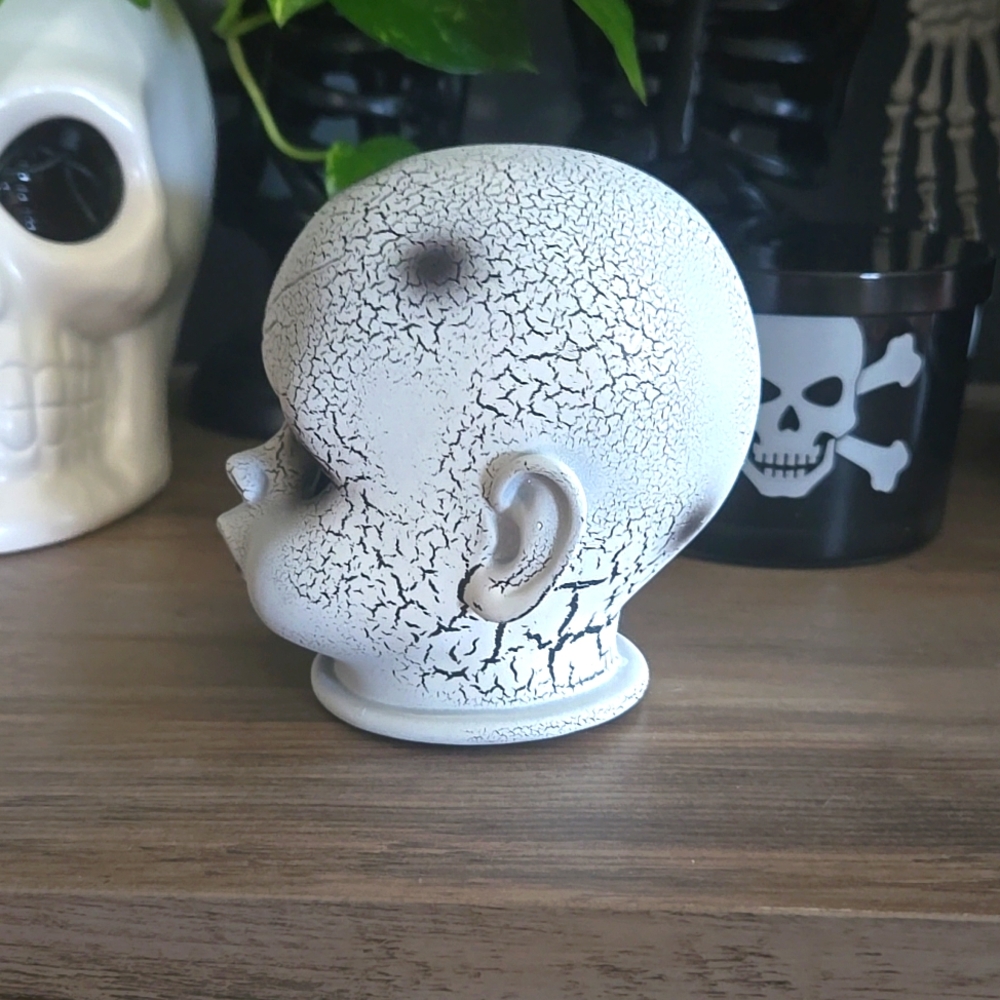 Halloween Baby Doll Head / Lights up - Picture 3 of 6